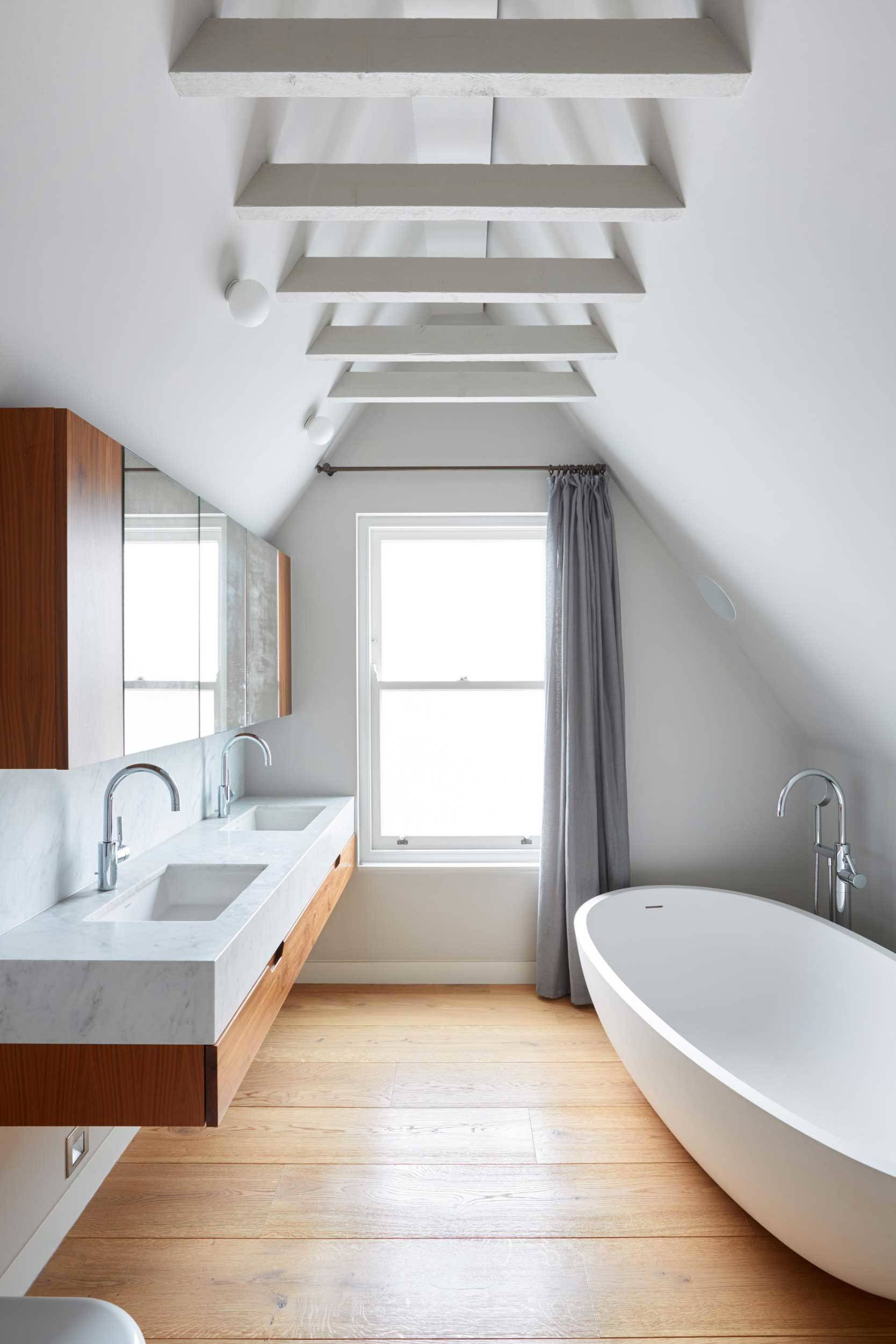 Wie Praktisch Sind Eigentlich  Vorhänge Im Bad? in Badezimmer Gardinen Modern